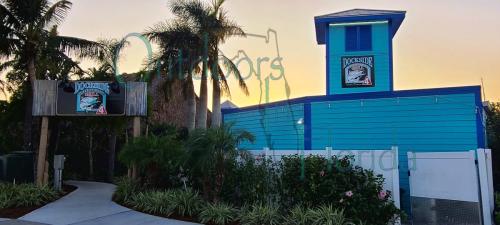 Dockside-Waterfront-Grill-in-Venice-Florida-004