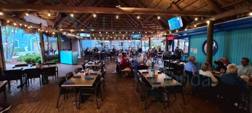 Dockside-Waterfront-Grill-in-Venice-Florida-007