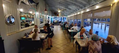 Dockside-Waterfront-Grill-in-Venice-Florida-010