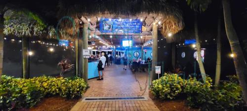 Dockside-Waterfront-Grill-in-Venice-Florida-019