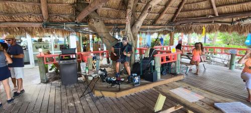 OLearys-Tiki-Bar-Grill-023